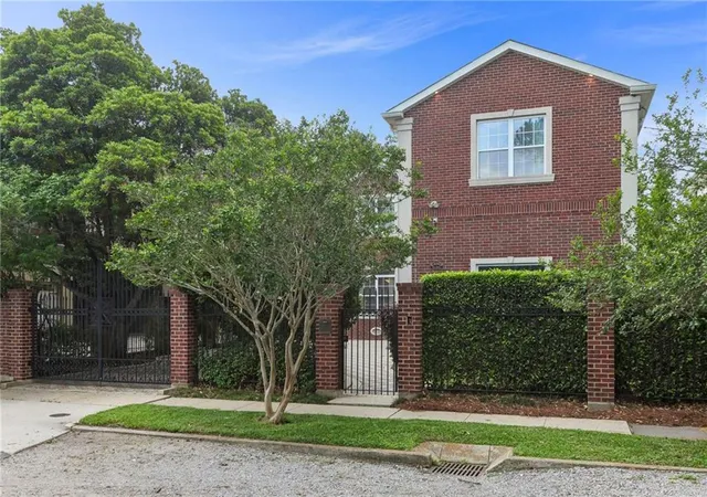 Homes for sale in New Orleans, LA | 400 Hay Pl, New Orleans, LA 70124 | MLS# 2554101
