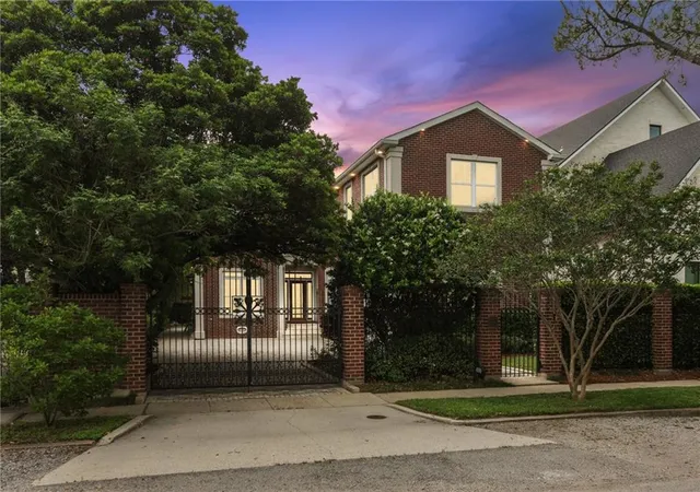 Homes for sale in New Orleans, LA | 400 Hay Pl, New Orleans, LA 70124 | MLS# 2554101