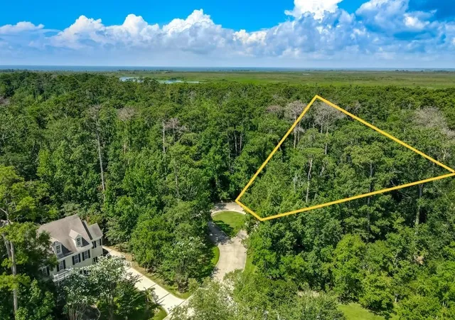 3rd image of 2 Tupelo Tr, Mandeville, LA 70471 | MLS# 2553782
