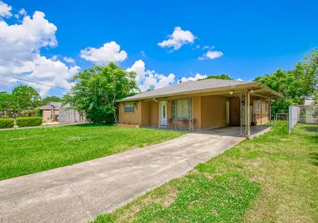 Photo 2 of Single family home for sale at 2036 General Collins Ave, New Orleans, LA 70114 | MLS# 2554514 | Listing updated on 2026-06-18