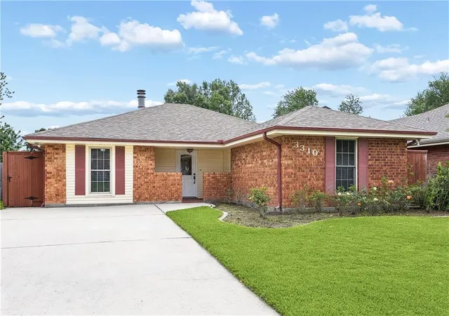 Homes for sale in Kenner, LA | 3310 Chateau Blvd, Kenner, LA 70065 | MLS# 2553687