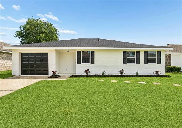 Homes for sale in Kenner, LA | 433 Bertolino Dr, Kenner, LA 70065 | MLS# 2554608