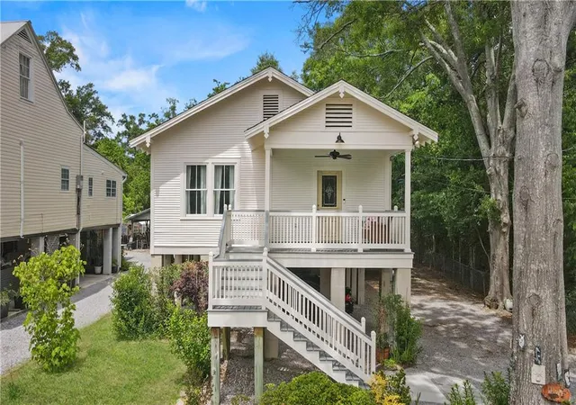 2nd image of 406 Carroll St, Mandeville, LA 70448 | MLS# 2553648