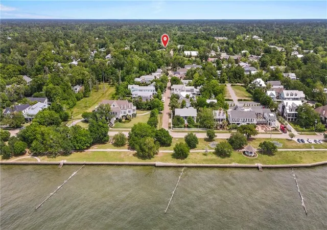 35th image of 406 Carroll St, Mandeville, LA 70448 | MLS# 2553648