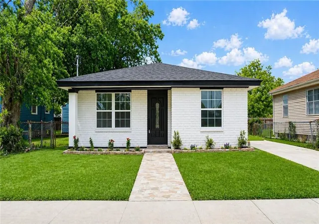 Homes for sale in New Orleans, LA | 8014 Lucerne St, New Orleans, LA 70128 | MLS# 2553856