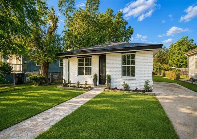 Homes for sale in New Orleans, LA | 8014 Lucerne St, New Orleans, LA 70128 | MLS# 2553856