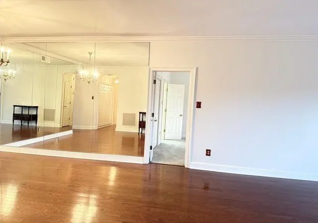 Listing Photo 4 - Condo for sale in building located at 800 Rue Burgundy St, Metairie, LA 70005 - Unit #315