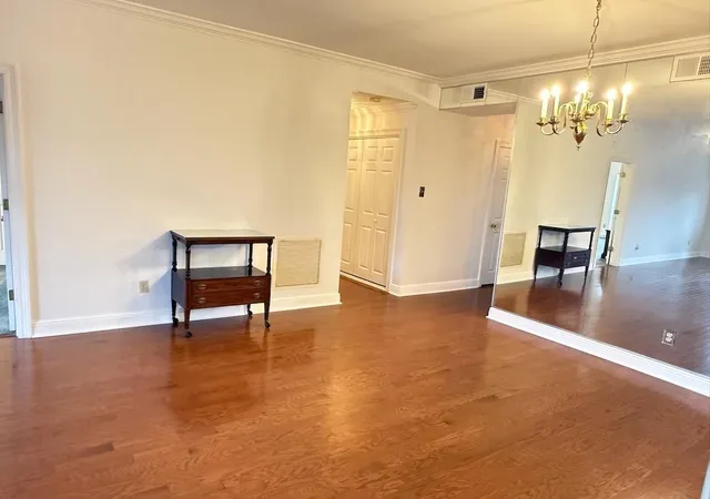 Listing Photo 5 - Condo for sale in building located at 800 Rue Burgundy St, Metairie, LA 70005 - Unit #315