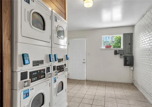 2nd image of 1901 Prytania St, New Orleans, LA 70130