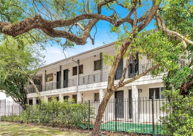 1st image of 1901 Prytania St #2, New Orleans, LA 70130 | MLS# 2554561