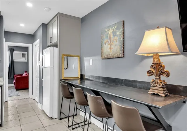 Listing Photo 5 - Condo for sale in building located at 1901 Prytania St, New Orleans, LA 70130 - Unit #2