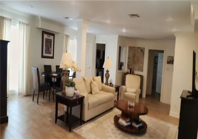 Homes for sale in Metairie, LA | 2521 Metairie Lawn Drive, Metairie, LA 70002 | Houzeo