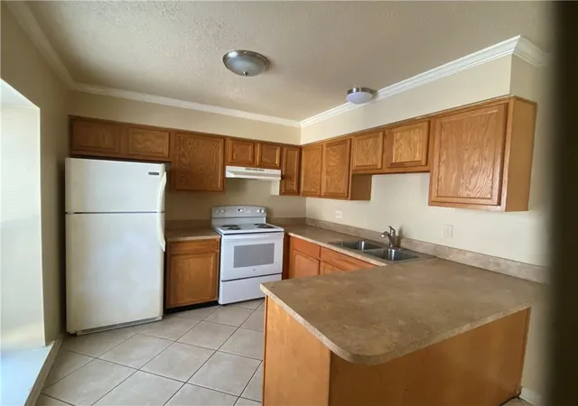 Listing Photo 4 - Condo for sale in building located at 3005 Lake Villa Dr, Metairie, LA 70002