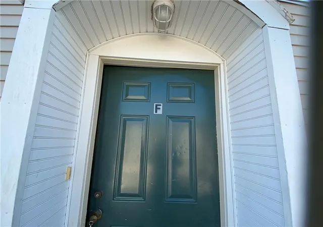 Listing Photo 5 - Condo for sale in building located at 3005 Lake Villa Dr, Metairie, LA 70002