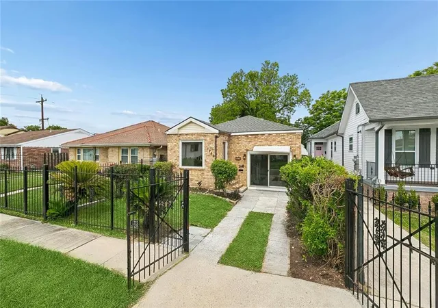 Homes for sale in New Orleans, LA | 1713 Pleasure St, New Orleans, LA 70122 | MLS# 2554909
