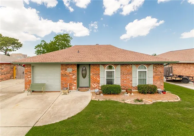 Homes for sale in Kenner, LA | 432 Bertolina Dr, Kenner, LA 70065 | MLS# 2554956