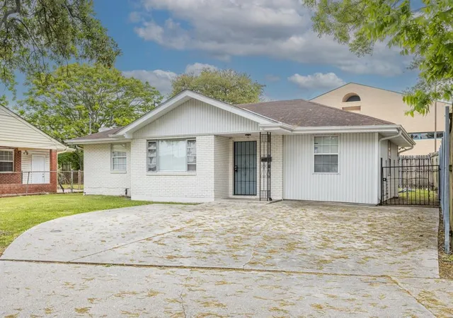 1st image of 3149 St Bernard Ave, New Orleans, LA 70119 | MLS# 2554973