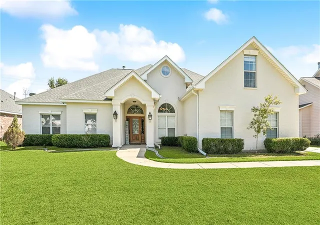 1st image of 24 Minter Dr, Mandeville, LA 70471 | MLS# 2553056