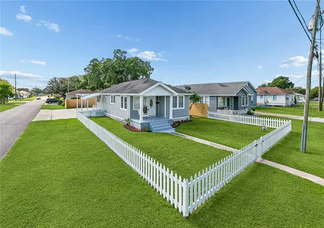 Photo 2 of Single family home for sale at 901 Avenue E, Westwego, LA 70094 | MLS# 2554776 | Listing updated on 2026-07-17