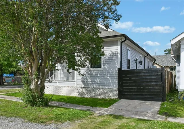 2nd image of 8731 Pear St, New Orleans, LA 70118 | MLS# 2554416