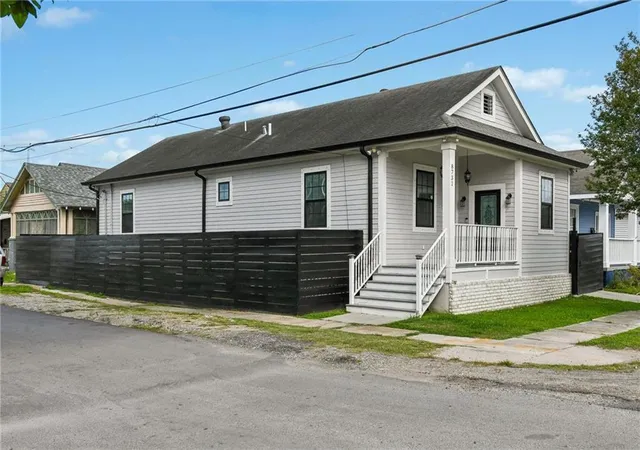 3rd image of 8731 Pear St, New Orleans, LA 70118 | MLS# 2554416