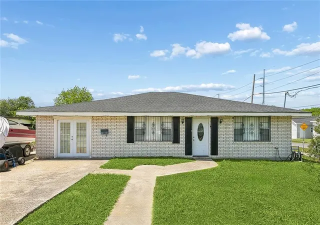 Homes for sale in Westwego, LA | 1101 Avenue A, Westwego, LA 70094 | MLS# 2555117
