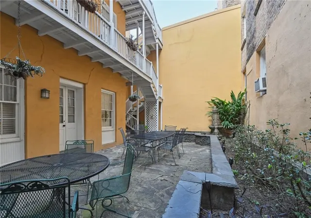 2nd image of 835Th St Louis St, New Orleans, LA 70112