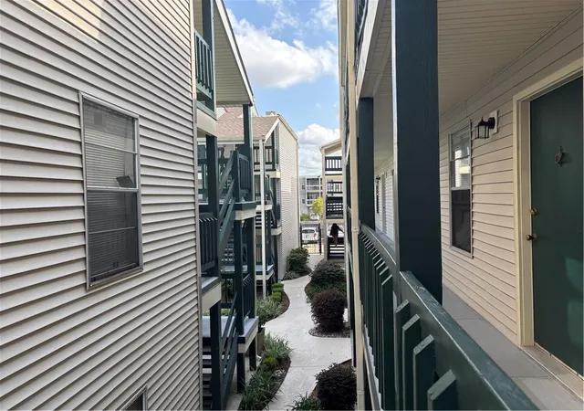 Homes for sale in Metairie, LA | 2330 Edenborn Avenue, Metairie, LA 70001 | Houzeo