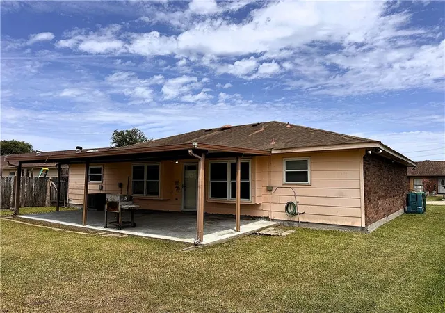 Homes for sale in Harvey, LA | 2476 Paige Janette Dr, Harvey, LA 70058 | MLS# 2554653
