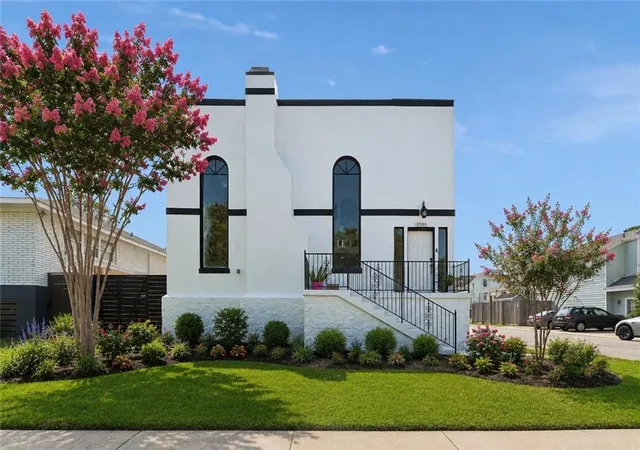 Homes for sale in New Orleans, LA | 3501 Octavia St, New Orleans, LA 70125 | MLS# 2554188