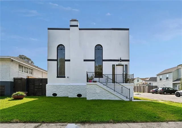 Homes for sale in New Orleans, LA | 3501 Octavia St, New Orleans, LA 70125 | MLS# 2554188