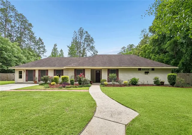 Homes for sale in Slidell, LA | 232 Chateau Dr, Slidell, LA 70460 | MLS# 2554901