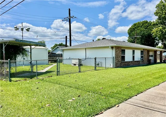 Homes for sale in La Place, LA | 1409 Glendale Dr, La Place, LA 70068 | MLS# 2555492