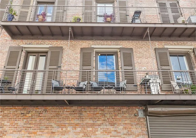 2nd image of 900 S Peters St, New Orleans, LA 70130
