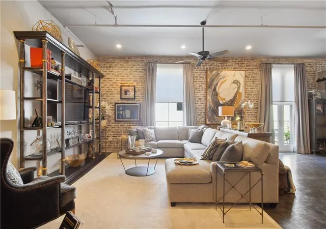 3rd image of 900 S Peters St, New Orleans, LA 70130