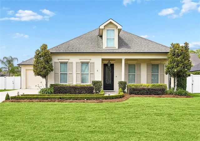 Homes for sale in Belle Chasse, LA | 112 Primrose Dr, Belle Chasse, LA 70037 | MLS# 2555504