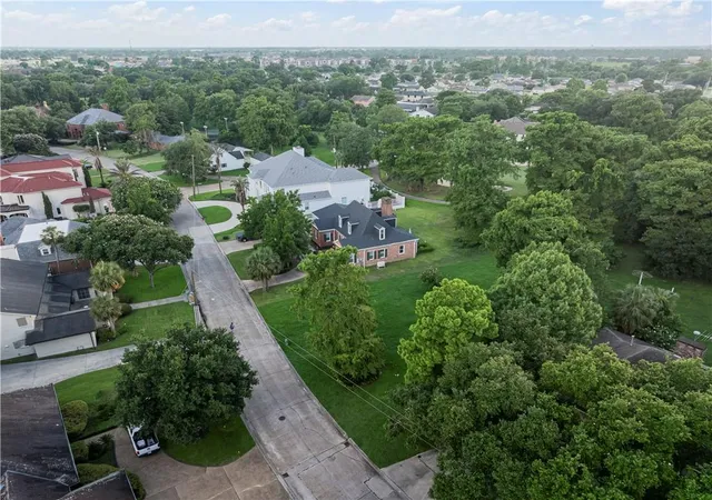 2nd image of 34 Colony Rd, Gretna, LA 70056 | MLS# 2555853