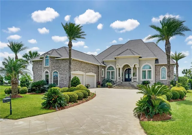 Photo 2 of Mansion for sale at 1036 Lakeshore Blvd, Slidell, LA 70461 | MLS# 2555232 | Listing updated on 2026-05-20