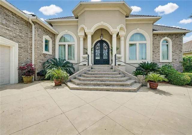Photo 3 of Mansion for sale at 1036 Lakeshore Blvd, Slidell, LA 70461 | MLS# 2555232 | Listing updated on 2026-05-20
