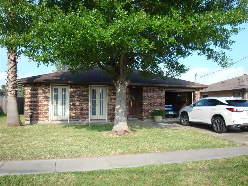 Photo 1 of Single family home for sale at 954 Oak Ave, Harahan, LA 70123 | MLS# 2555826 | Listing updated on 2026-10-14