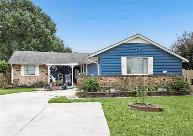 Homes for sale in Kenner, LA | 8 Colgate Pl, Kenner, LA 70065 | MLS# 2556017