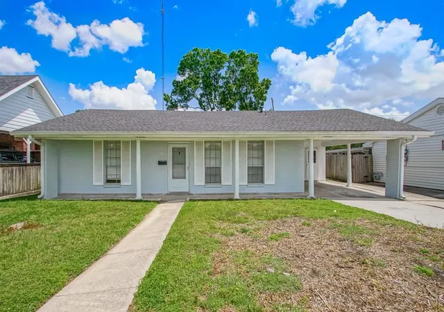 Homes for sale in Gretna, LA | 224 Willow Dr, Gretna, LA 70053 | MLS# 2554848