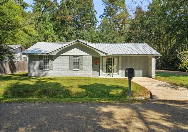 2nd image of 71498 N Harrison St, Covington, LA 70433 | MLS# 2555975
