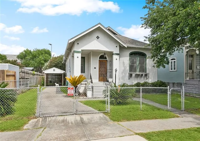 1st image of 115 N Scott St, New Orleans, LA 70119 | MLS# 2556037