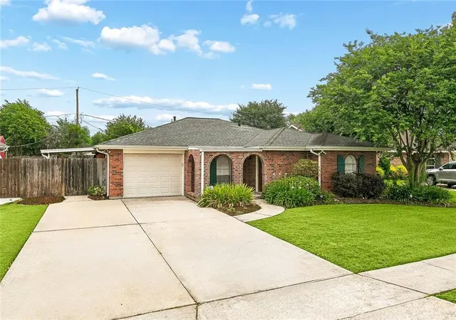 Homes for sale in Harvey, LA | 2649 Vulcan St, Harvey, LA 70058 | MLS# 2556169
