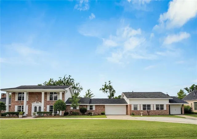 Homes for sale in Luling, LA | 6 W Levert Dr, Luling, LA 70070 | MLS# 2554936