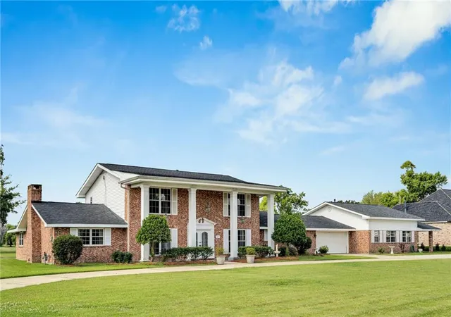 Homes for sale in Luling, LA | 6 W Levert Dr, Luling, LA 70070 | MLS# 2554936