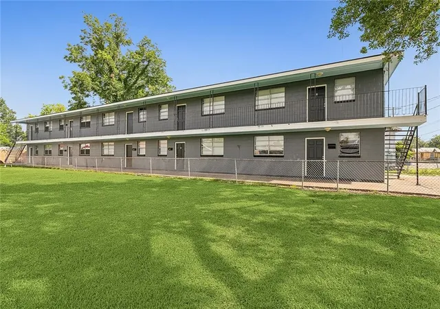 Photo 1 of Multi family home for sale at 1207 St Charles St, Thibodaux, LA 70301 | MLS# 2555980 | Listing updated on 2026-07-31