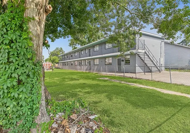 Photo 2 of Multi family home for sale at 1207 St Charles St, Thibodaux, LA 70301 | MLS# 2555980 | Listing updated on 2026-07-31
