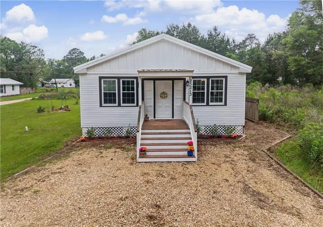 Homes for sale in Robert, LA | 23213 Railroad Ave, Robert, LA 70431 | MLS# 2556303